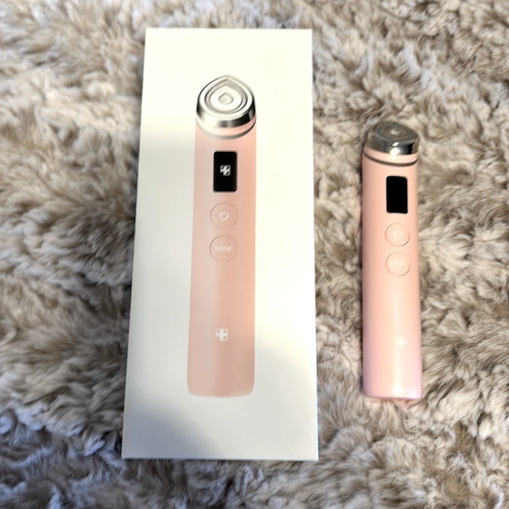 Medicube Age-R Booster Pro in Pink